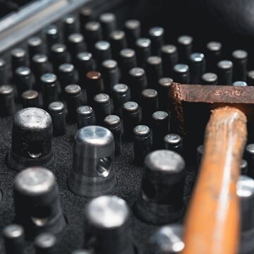 Hammer mit Sicherungsstiften