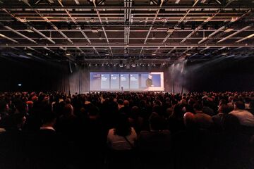 Corporate Events - Vortrag auf Bühne