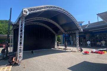 Aufbau Outdoor-Bühne